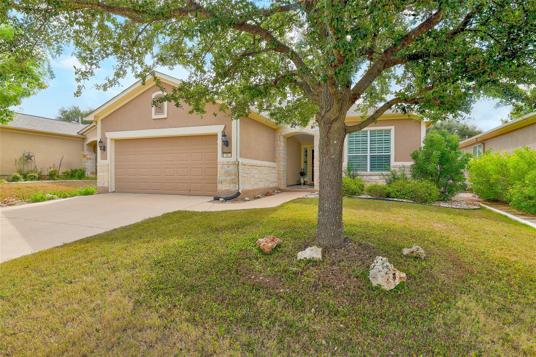 707 Apache Mountain Ln