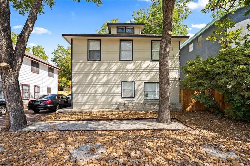 504 W 35th St
