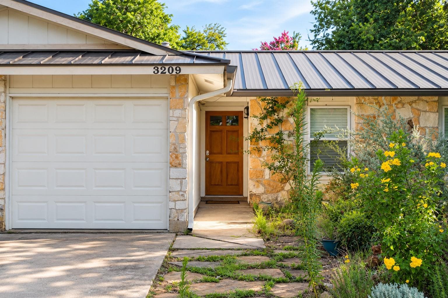 3209 EVANSTON Ln