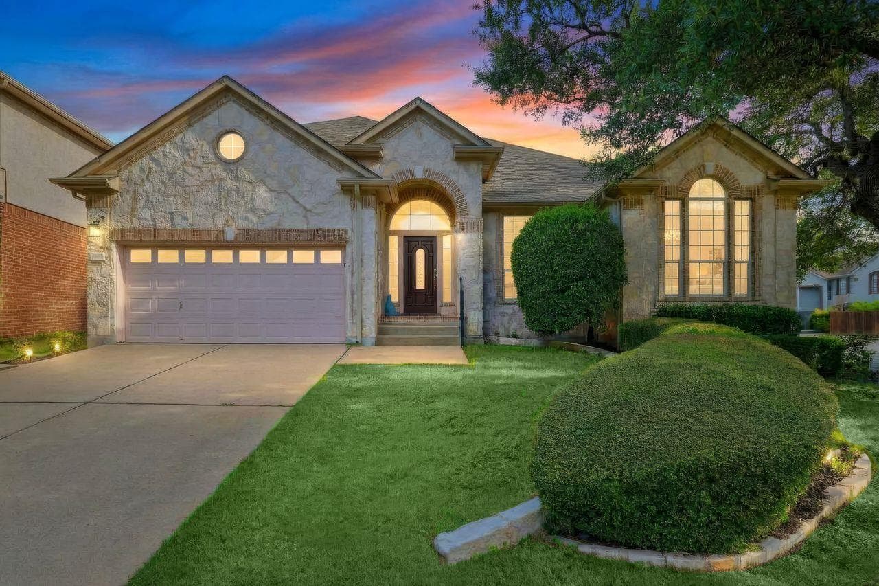 3992 Lord Byron Cir