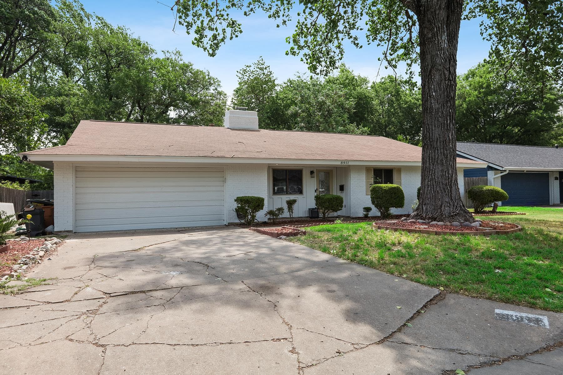 8911 Pointer Ln