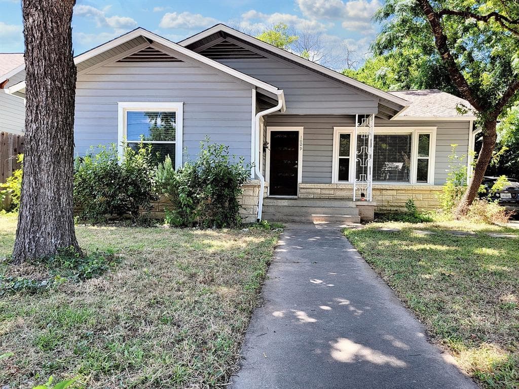 1009 E 38 1/2 St #A