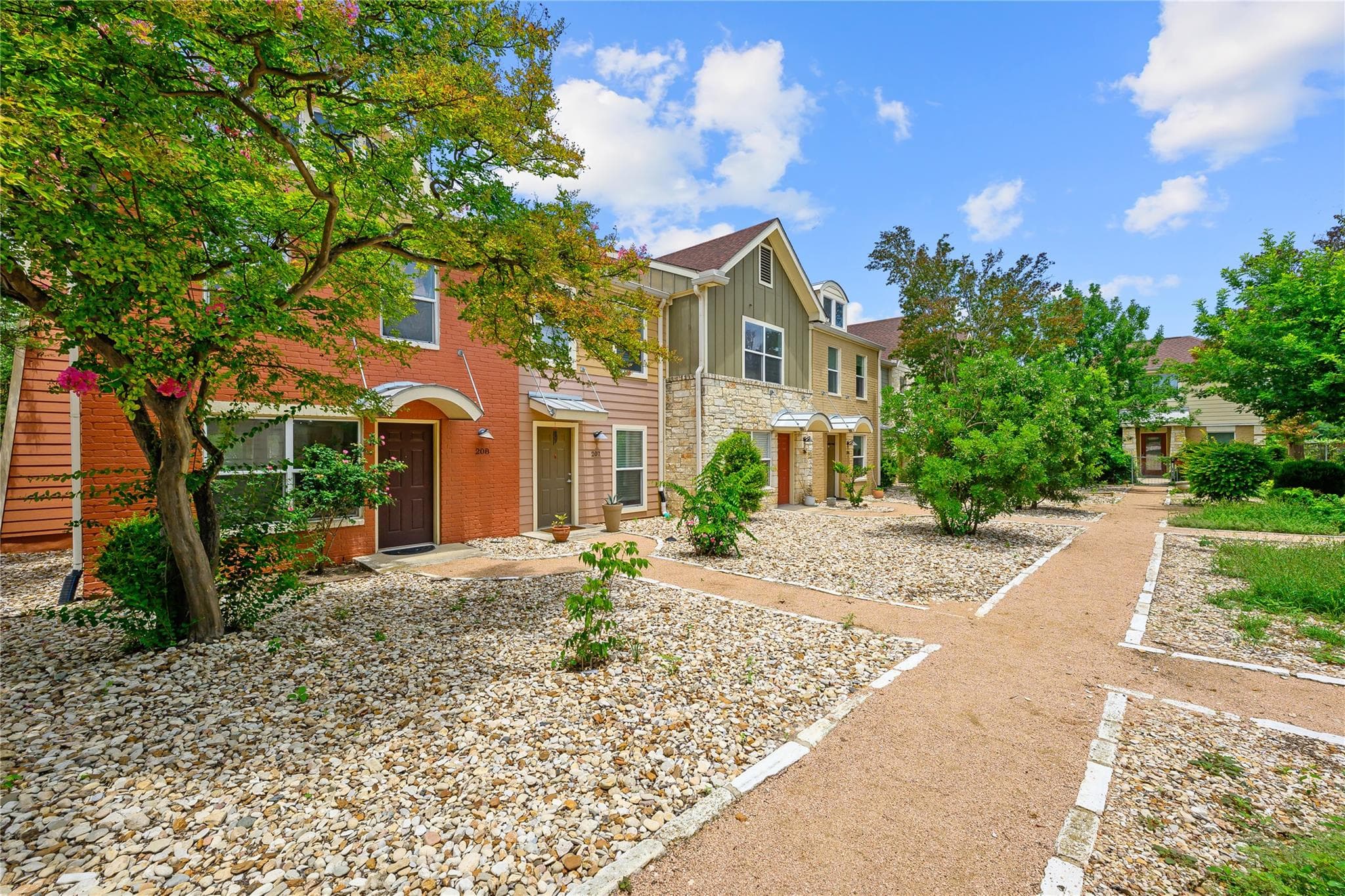 1101 Grove Blvd #208