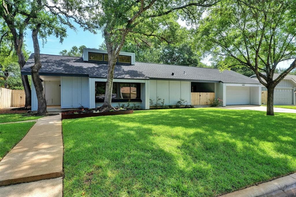 4402 Balcones Woods Dr