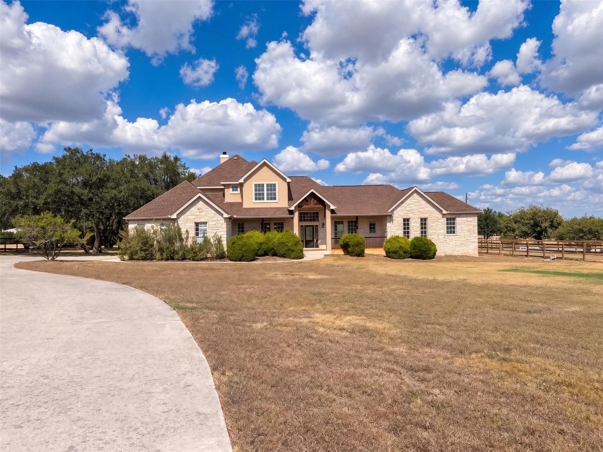 302 Saddletree Ln
