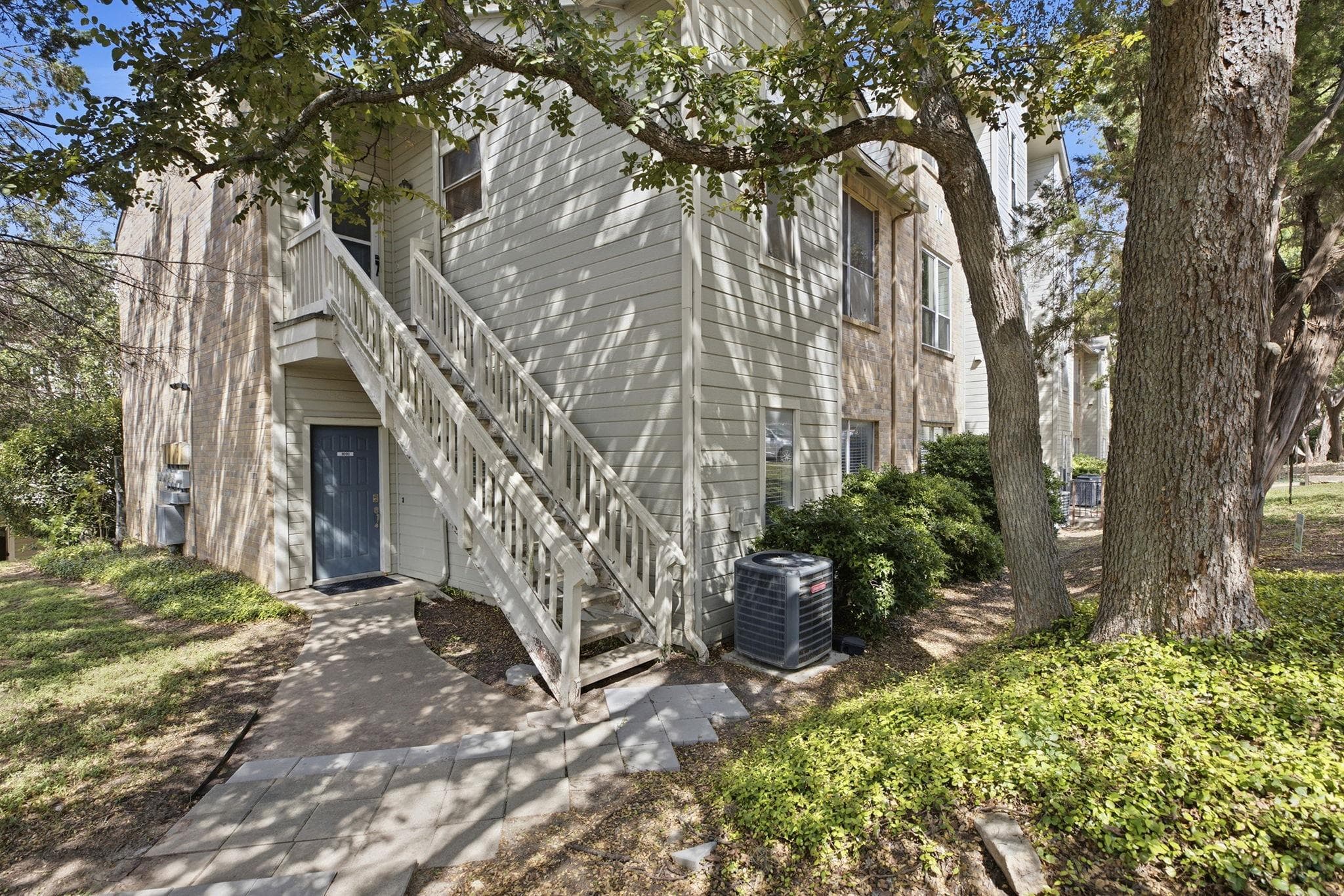 2450 Wickersham Ln #1001