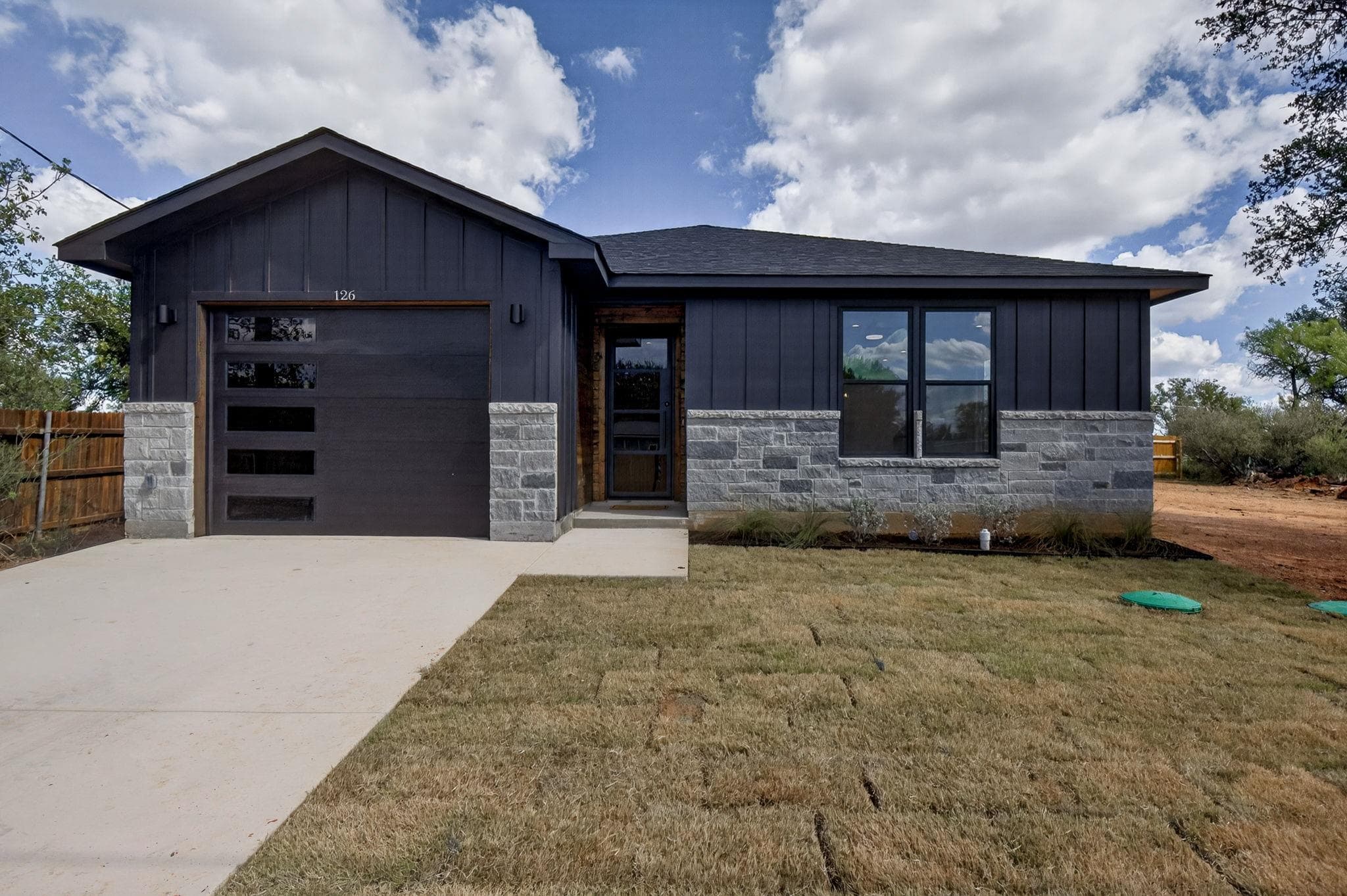 126 W Maple Dr