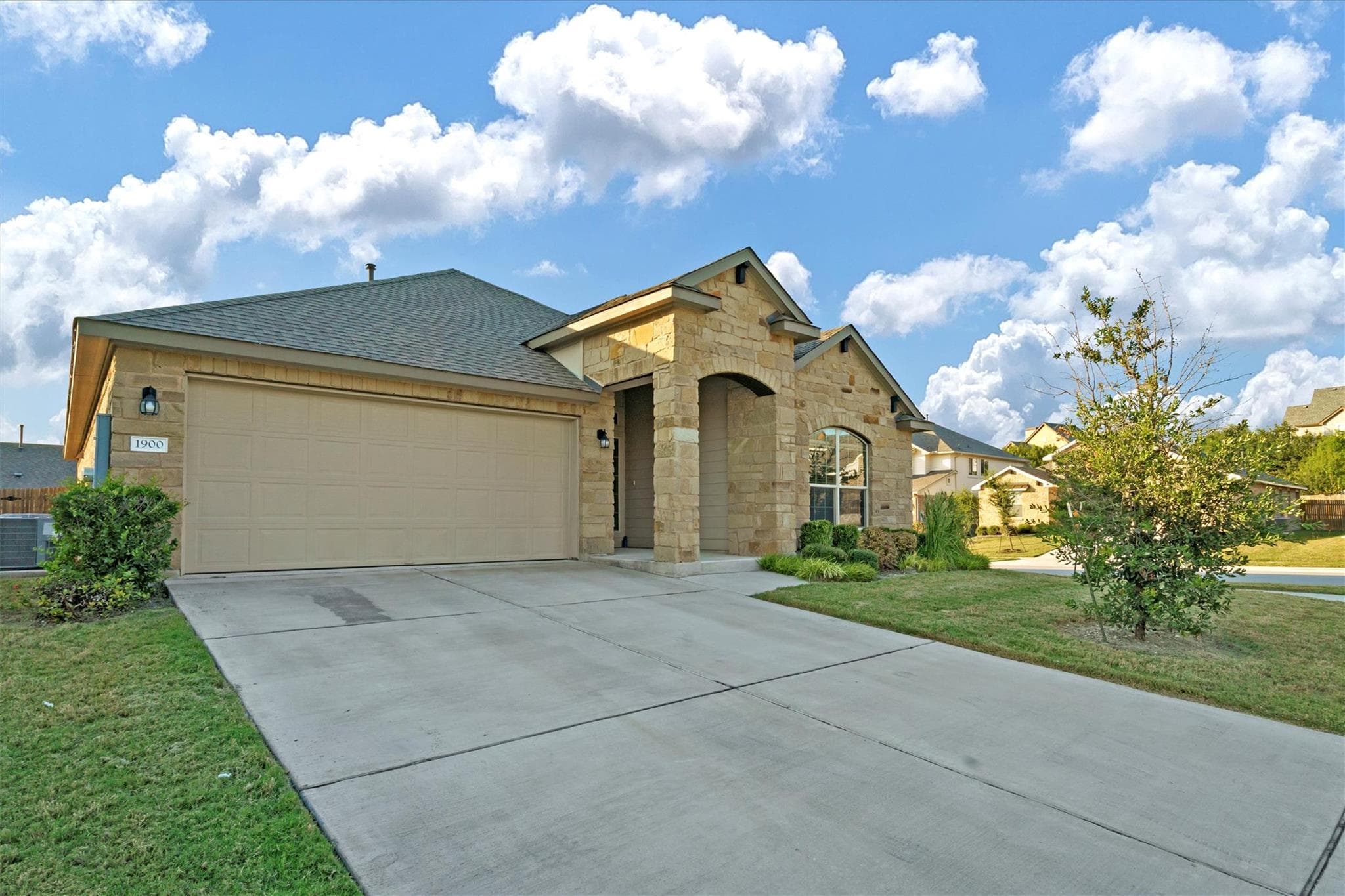 1900 Mexia Dr