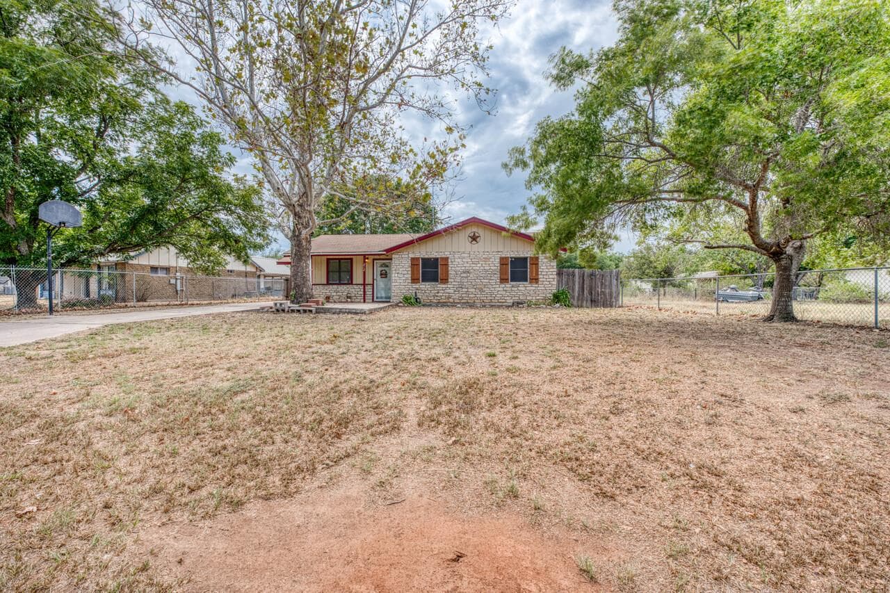 212 N River Oaks Dr