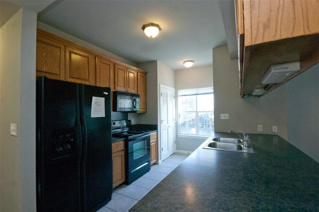 2410 Leon St #201