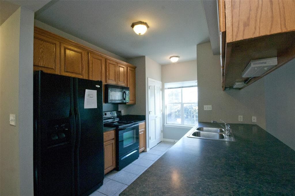 2410 Leon St #203