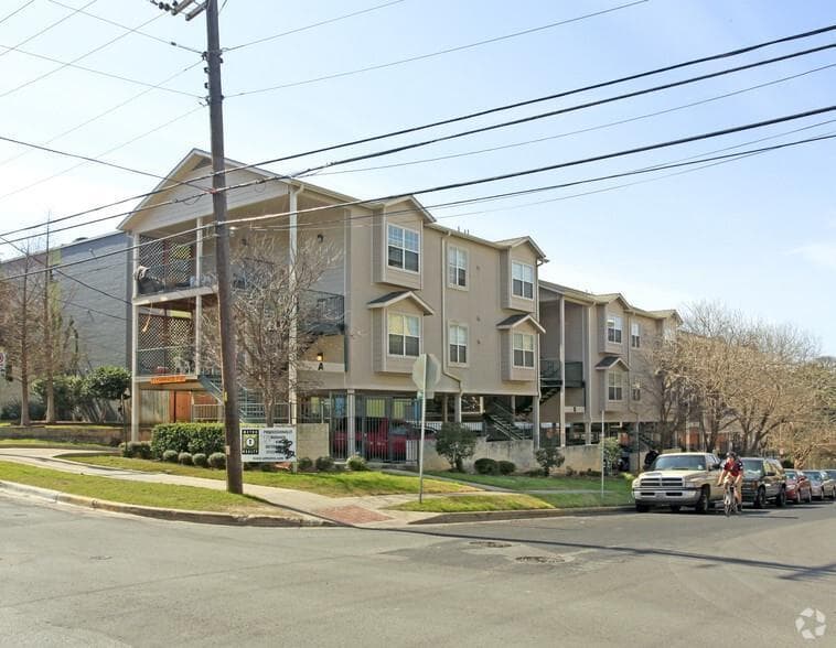 2410 Leon St #103