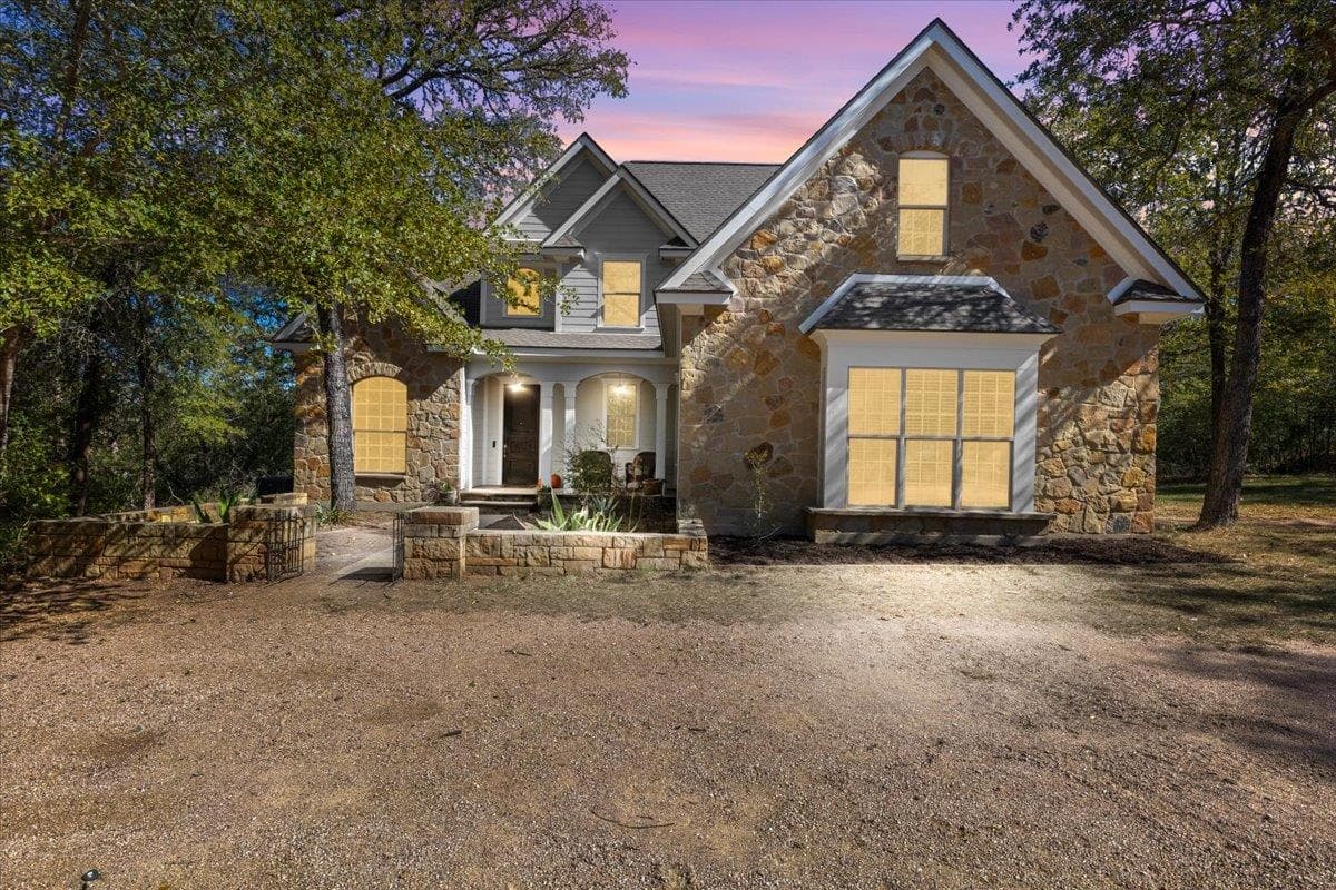 206 Laura Ln