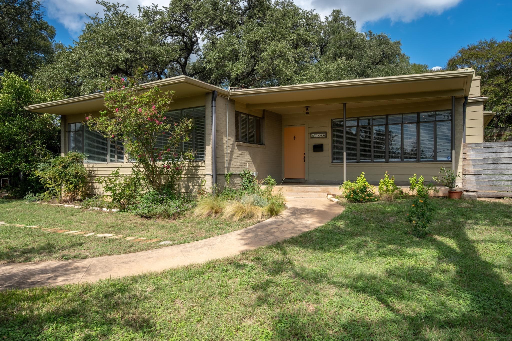 2100 Highgrove Ter