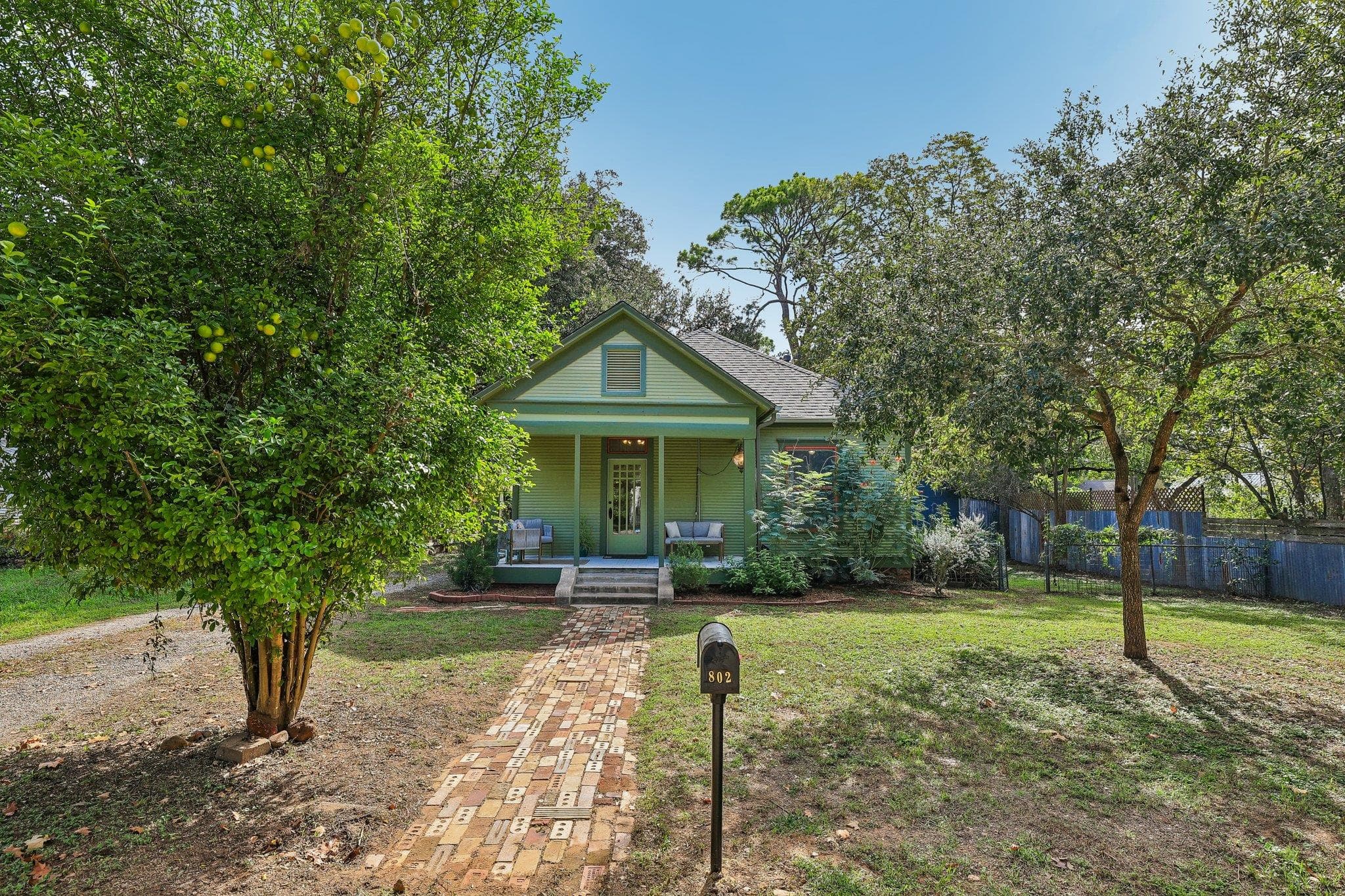 802 Short St