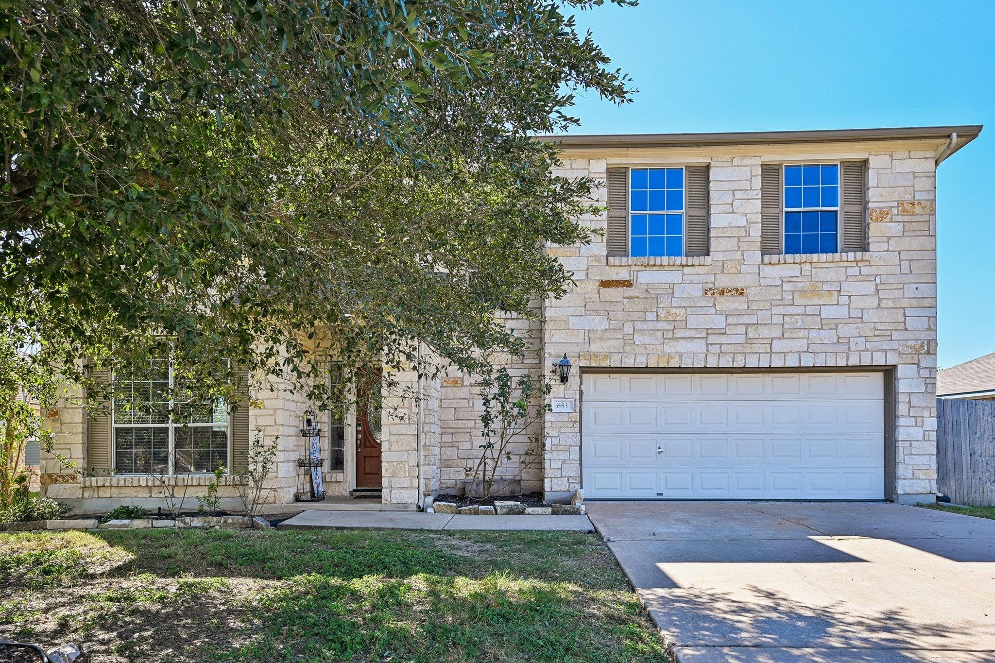 653 Dark Horse Ln