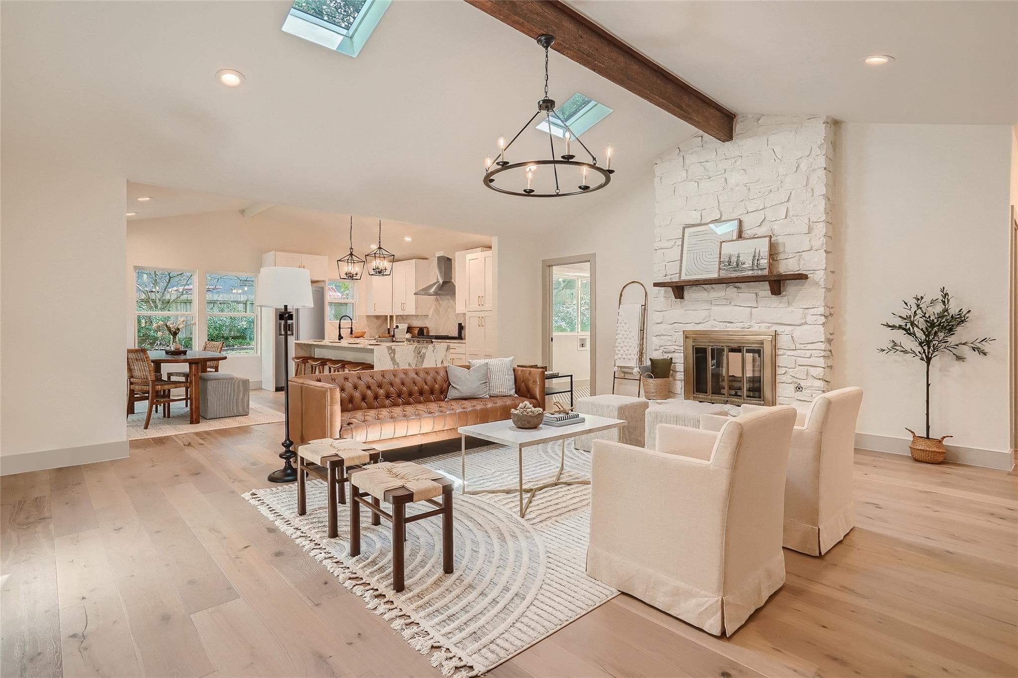 7401 Whispering Oaks Dr