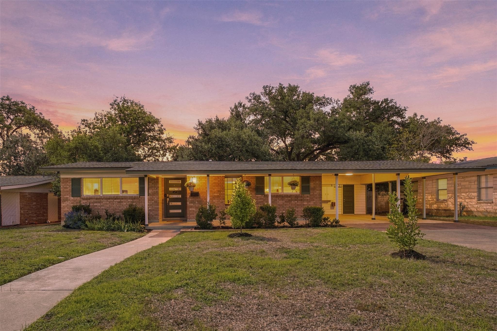 1419 Cloverleaf Dr
