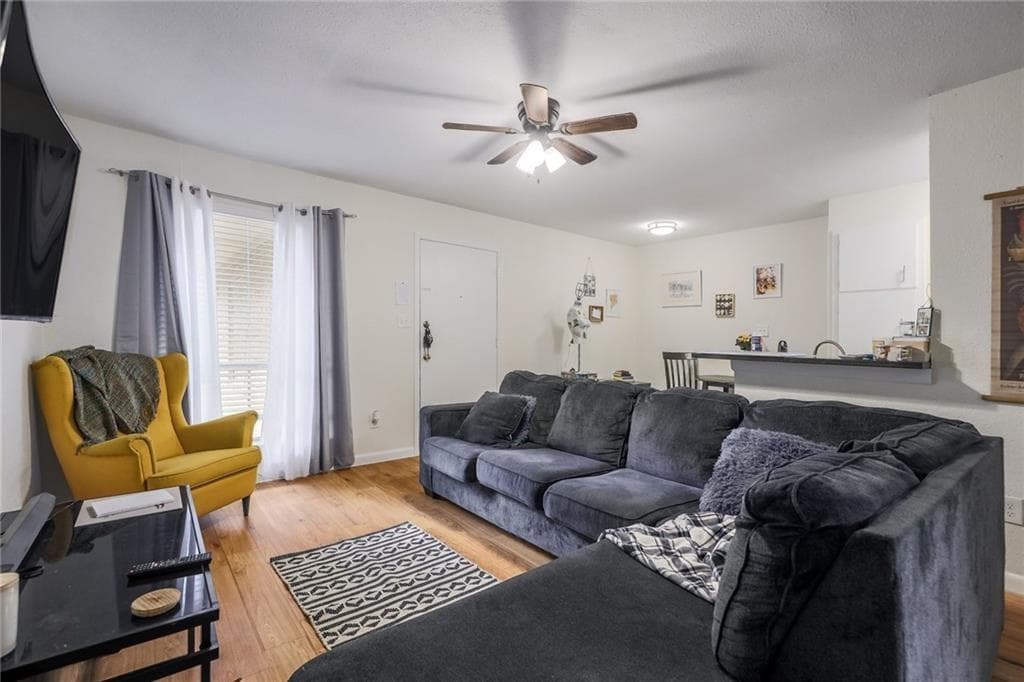 2207 Leon St #203