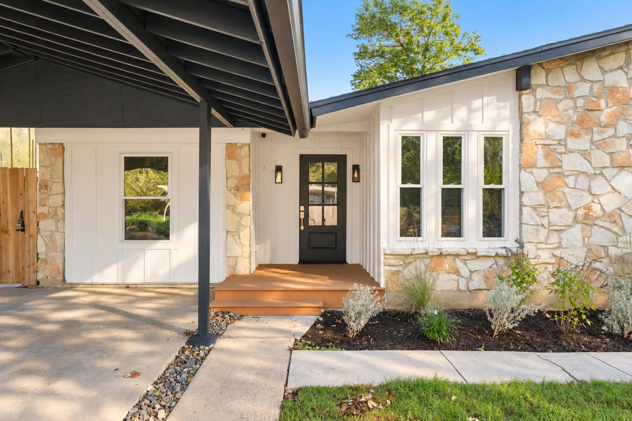 3308 Rockhurst Ln