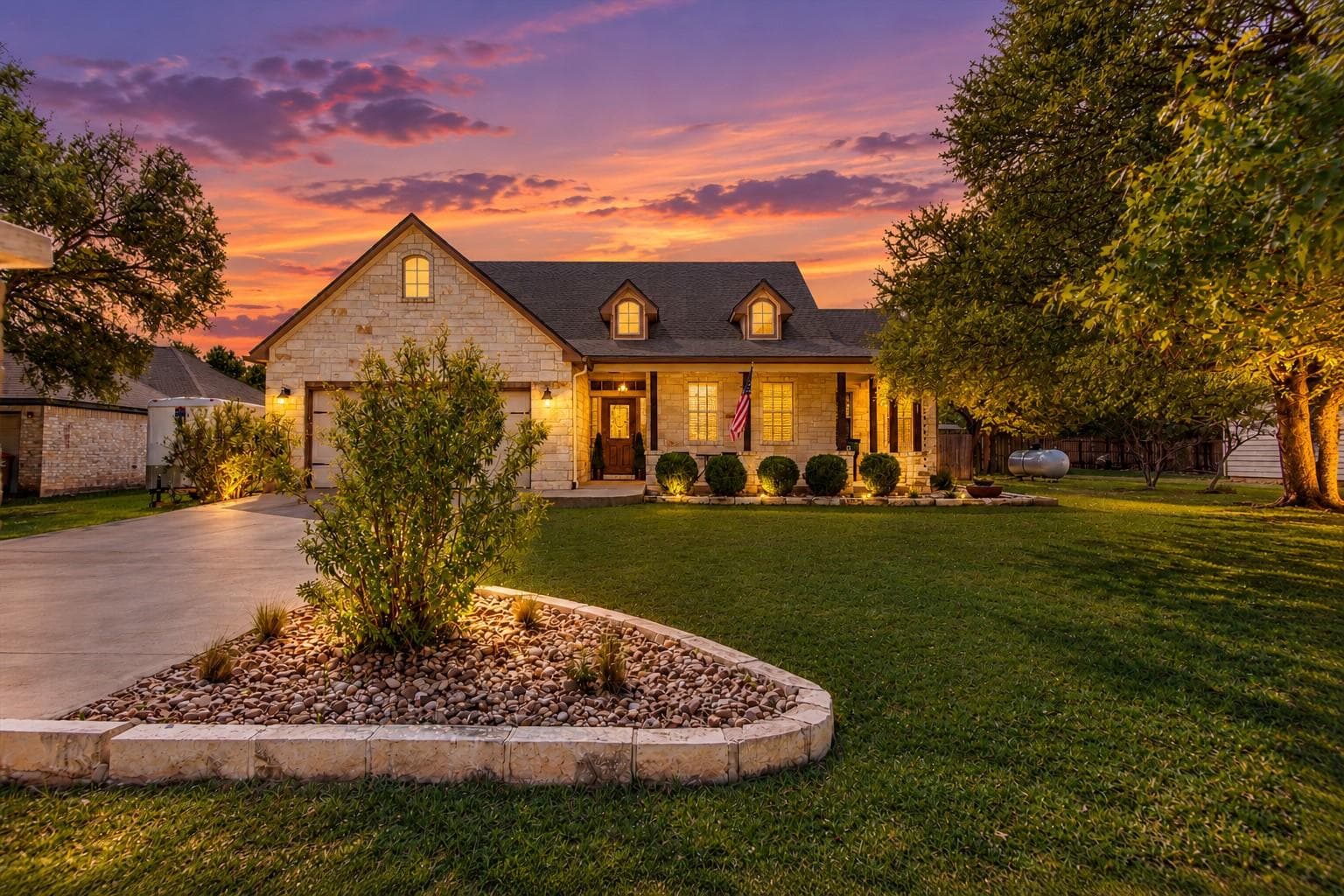 27 Whispering Valley Dr