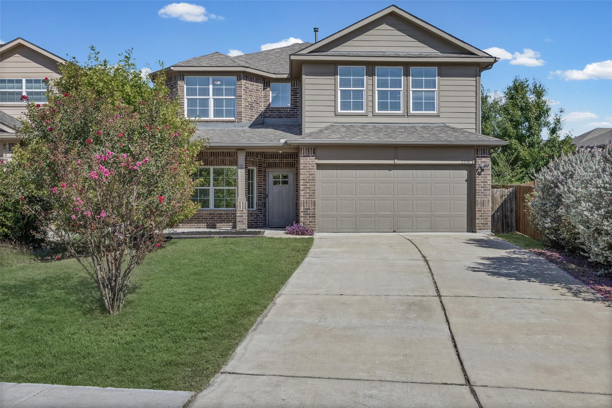 2214 Bettylou Ln