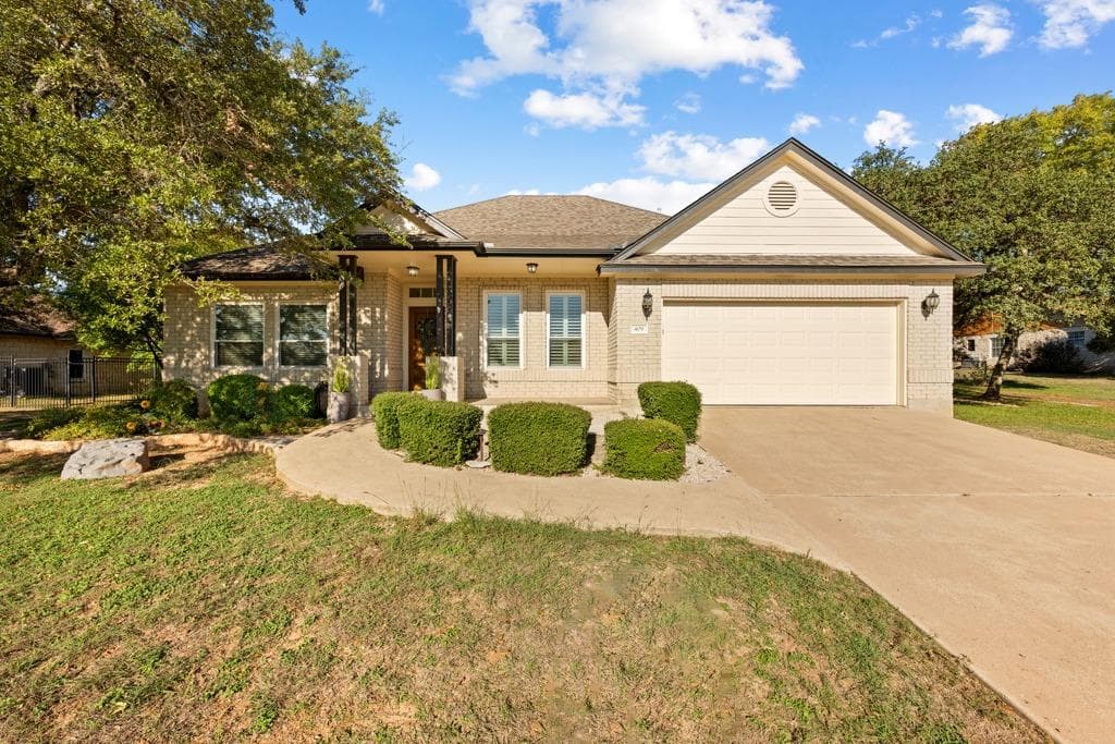 409 Shadywood Ln