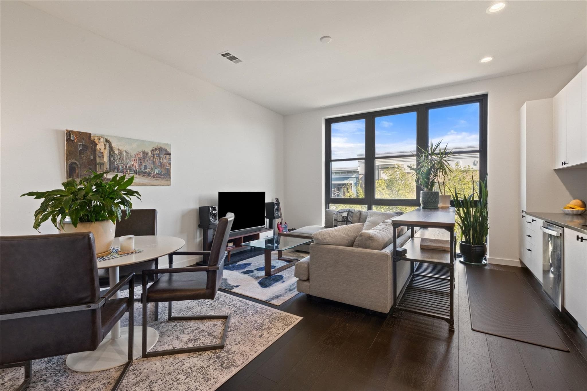 800 Embassy Dr #314
