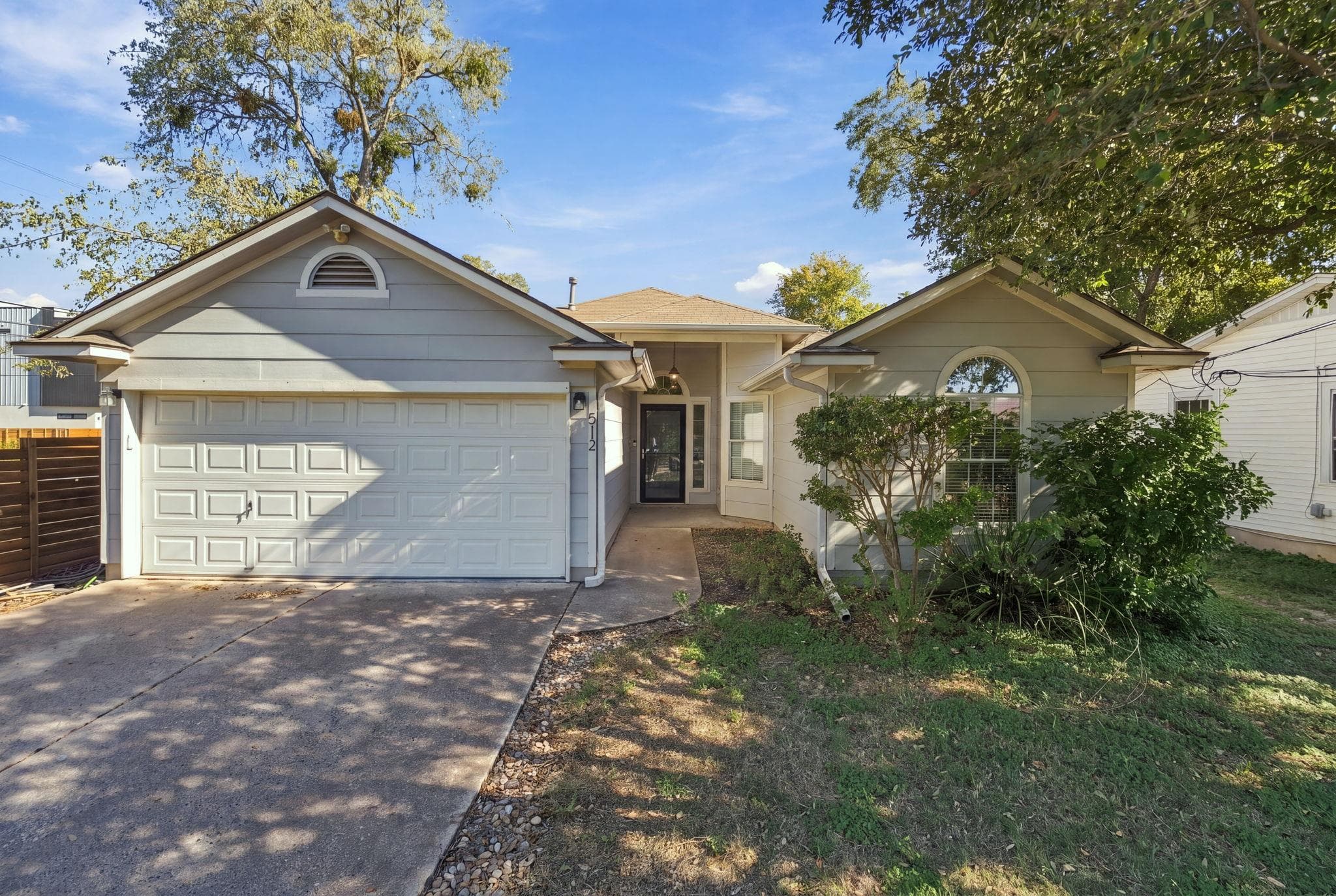512 W Croslin St