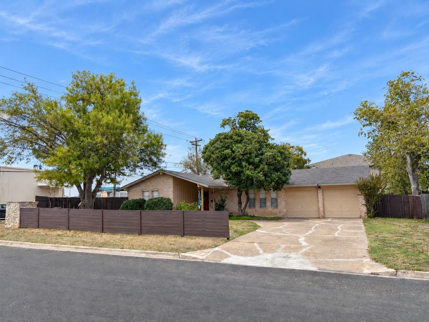 8900 Pointer Ln
