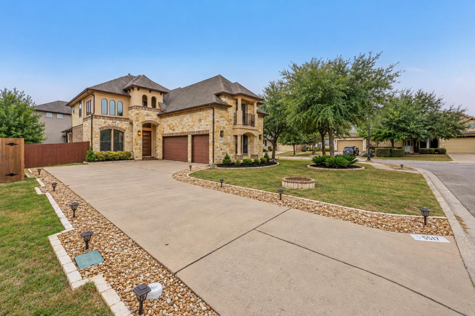 5517 Pincushion Daisy Dr